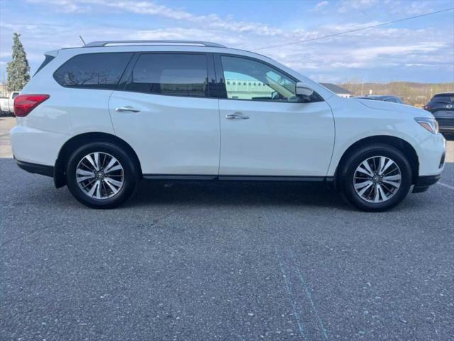 2017 Nissan Pathfinder SL