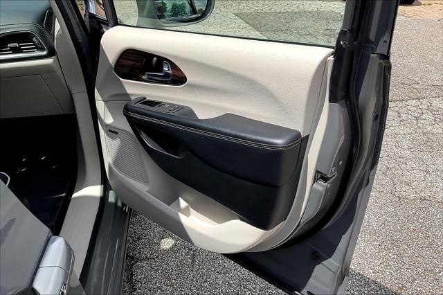 Used 2022 Chrysler Pacifica For Sale in Olive Branch, MS