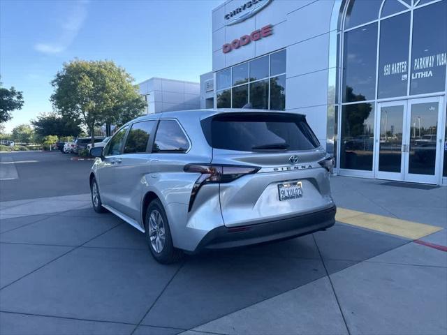 2023 Toyota Sienna LE