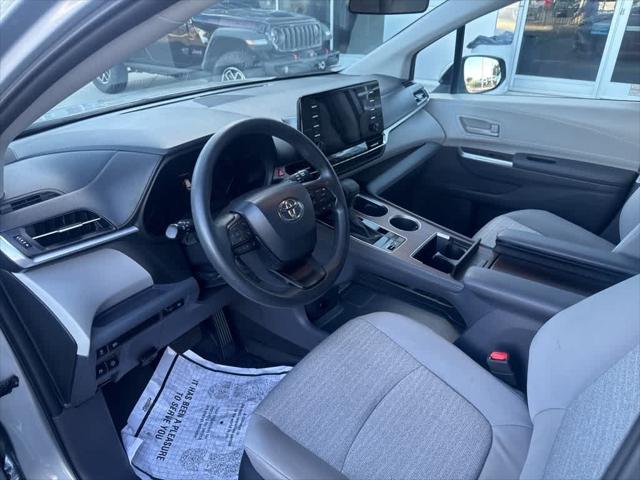 2023 Toyota Sienna LE