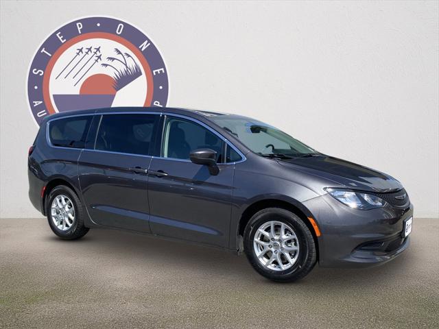 2022 Chrysler Voyager LX