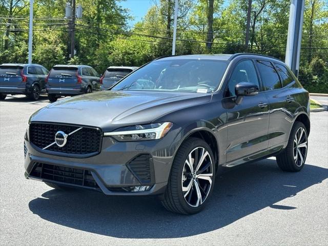 2022 Volvo XC60 B6 R-Design