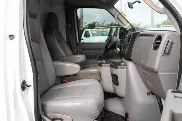 2014 Ford E-350 Cutaway E-350