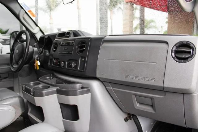 2014 Ford E-350 Cutaway E-350