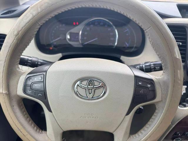 2014 Toyota Sienna XLE V6 8 Passenger