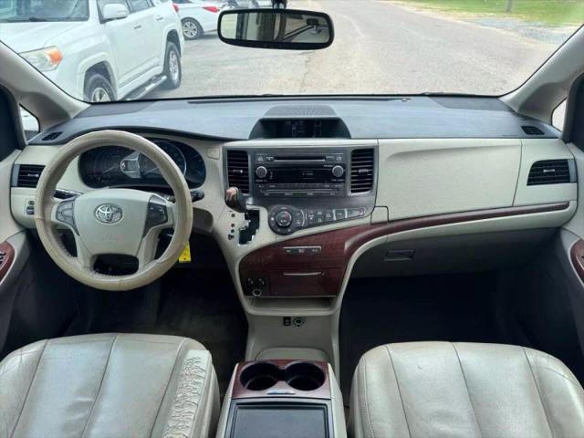 2014 Toyota Sienna XLE V6 8 Passenger