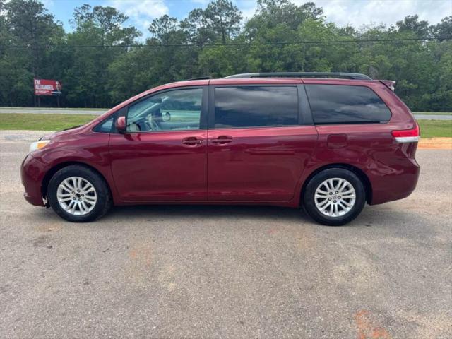 2014 Toyota Sienna XLE V6 8 Passenger