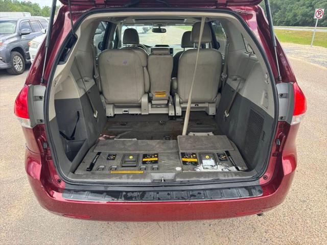 2014 Toyota Sienna XLE V6 8 Passenger