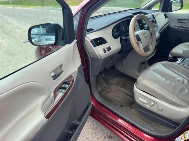 2014 Toyota Sienna XLE V6 8 Passenger