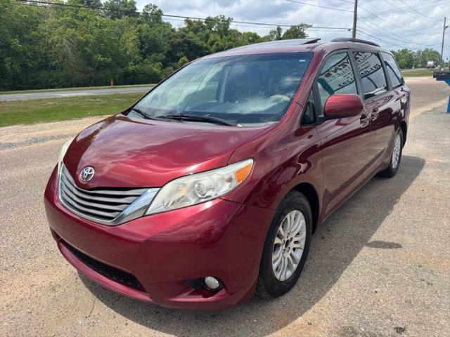 2014 Toyota Sienna XLE V6 8 Passenger
