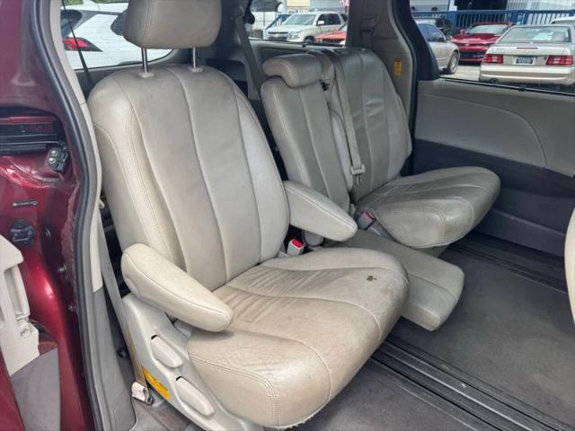 2014 Toyota Sienna XLE V6 8 Passenger
