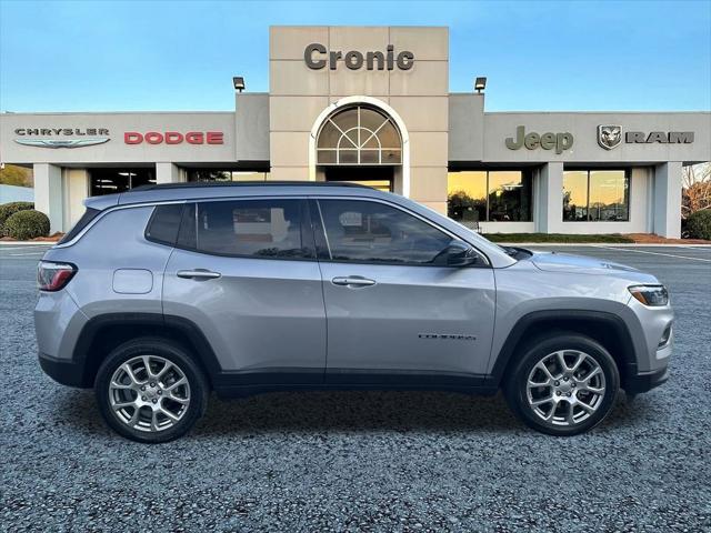 2022 Jeep Compass Latitude Lux 4x4 2022 Jeep Compass Latitude Lux 4x4