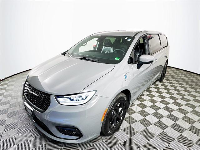 2023 Chrysler Pacifica Hybrid Touring L