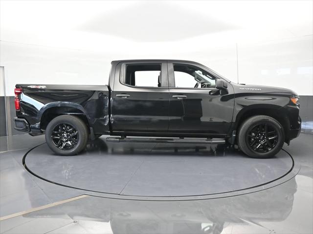 2023 Chevrolet Silverado 1500 4WD Crew Cab Short Bed Custom
