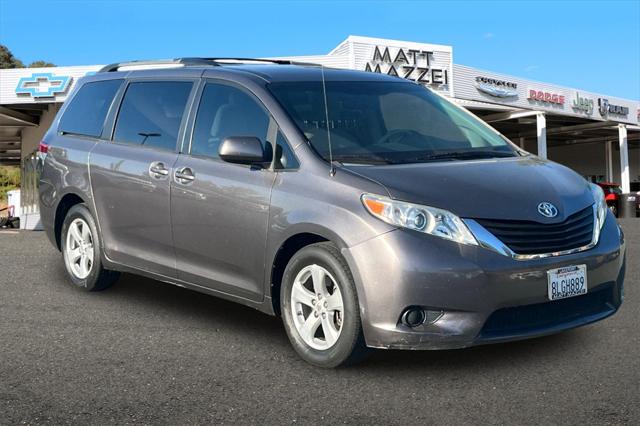 2013 Toyota Sienna LE V6 8 Passenger