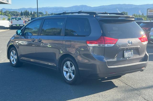 2013 Toyota Sienna LE V6 8 Passenger