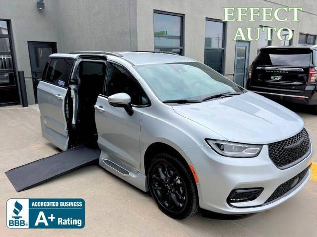 2023 Chrysler Pacifica Touring L for sale in Omaha, NE