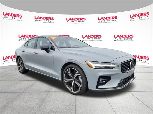 2024 Volvo S60 B5 Plus Dark Theme
