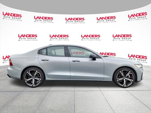2024 Volvo S60 B5 Plus Dark Theme