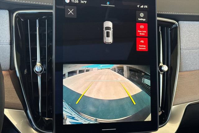 2025 Volvo XC90 B6 Core