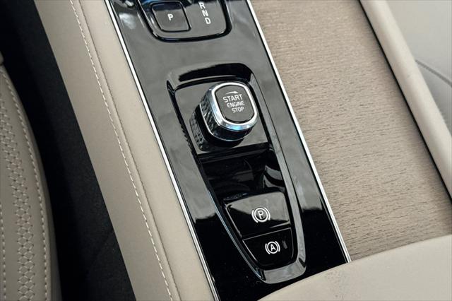 2025 Volvo XC90 B6 Core