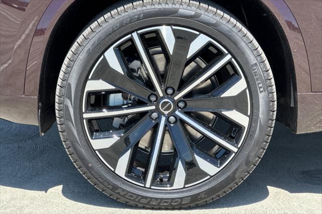2025 Volvo XC90 B6 Core
