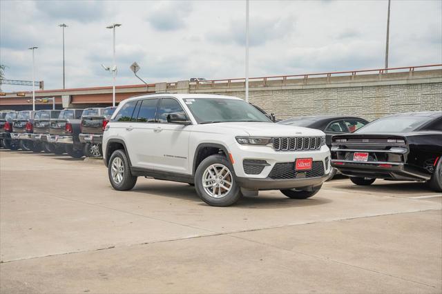 2025 Jeep Grand Cherokee GRAND CHEROKEE LAREDO X 4X4