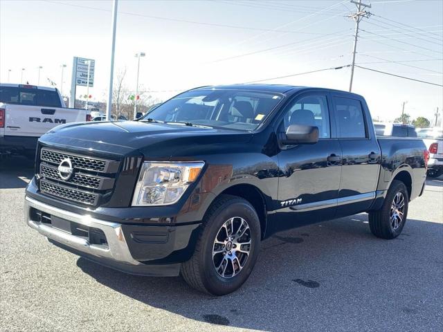 2023 Nissan TITAN Crew Cab SV 4x2