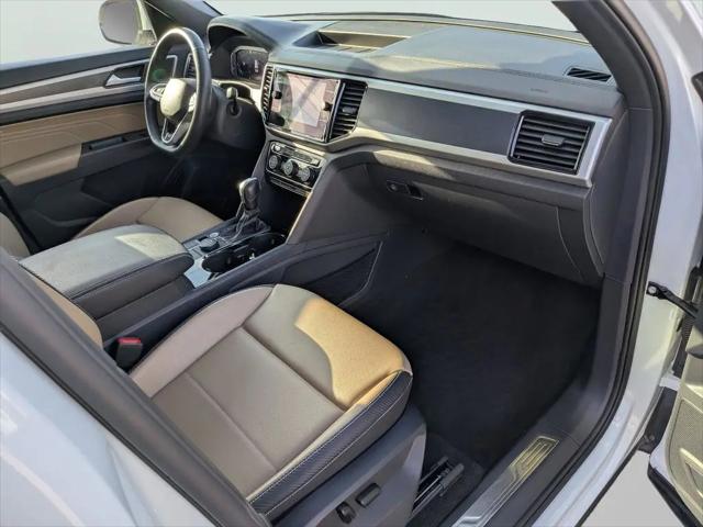 2022 Volkswagen Atlas Cross Sport 2.0T SEL R-Line