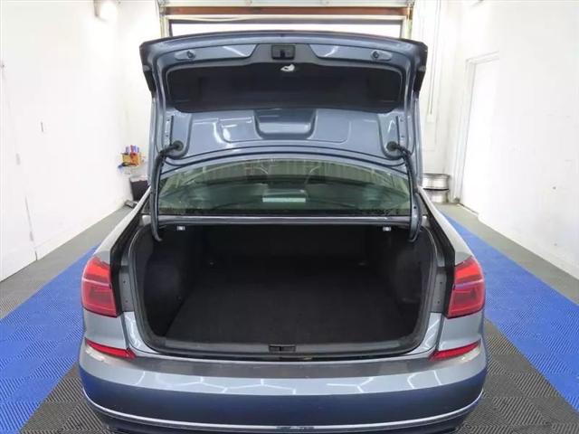 2018 Volkswagen Passat 2.0T R-Line