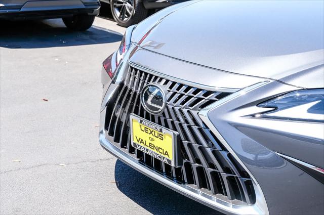 2025 Lexus ES 300h Unknown