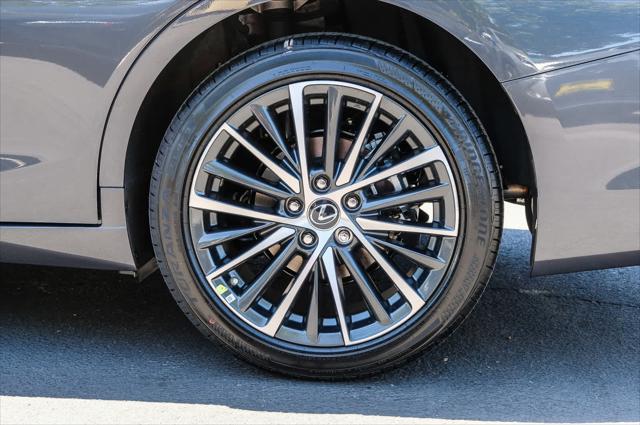 2025 Lexus ES 300h Unknown