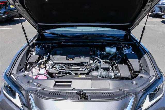 2025 Lexus ES 300h Unknown