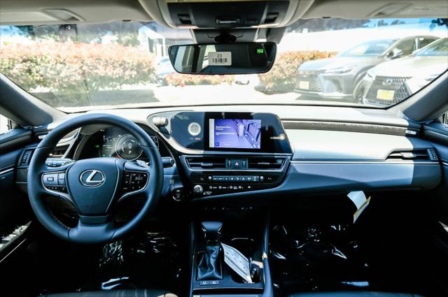 2025 Lexus ES 300h Unknown