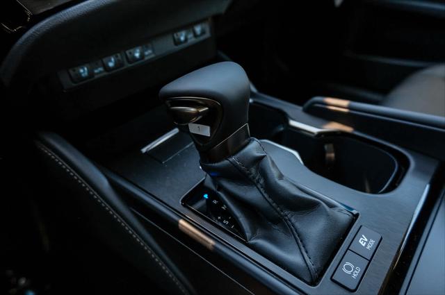 2025 Lexus ES 300h Unknown