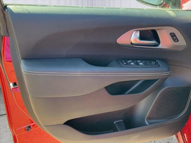 2025 Chrysler Pacifica PACIFICA SELECT AWD