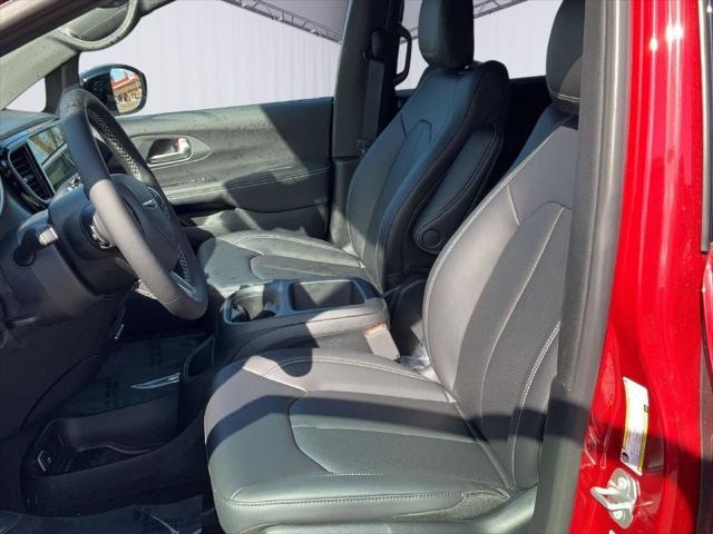 2025 Chrysler Pacifica PACIFICA SELECT AWD