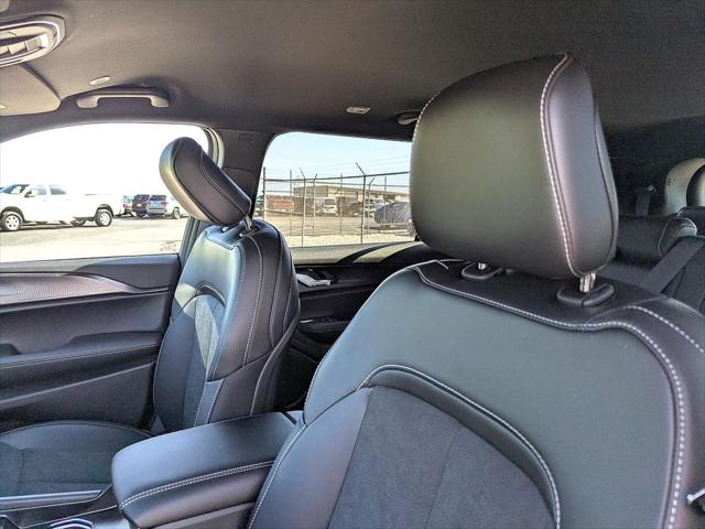 2025 Jeep Grand Cherokee L Altitude 4x2