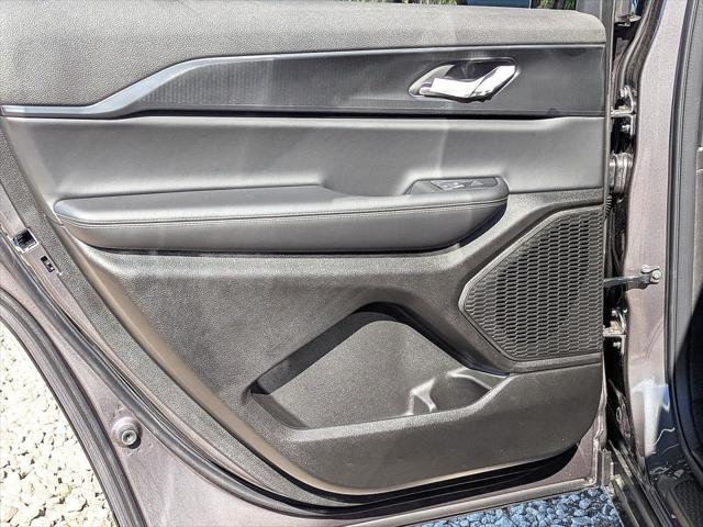 2025 Jeep Grand Cherokee L Altitude 4x2