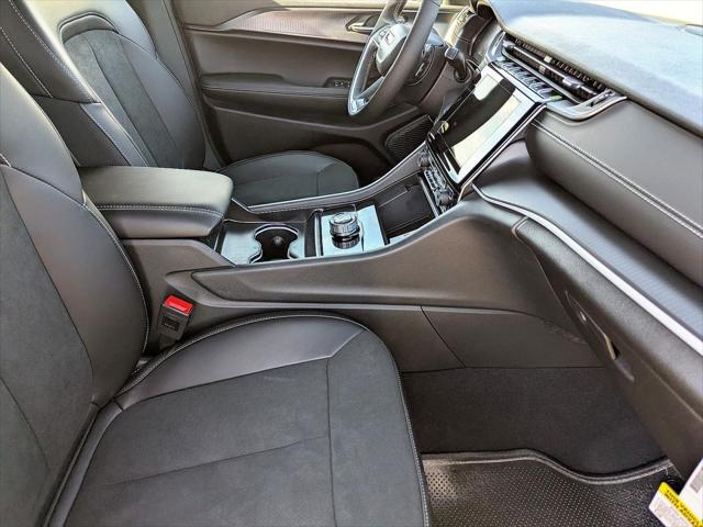 2025 Jeep Grand Cherokee L Altitude 4x2