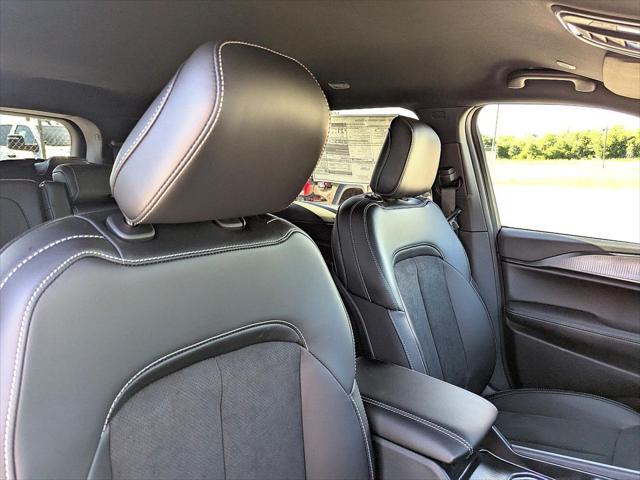 2025 Jeep Grand Cherokee L Altitude 4x2