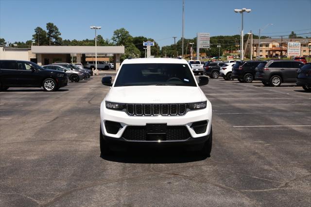 2024 Jeep Grand Cherokee Laredo 4x2
