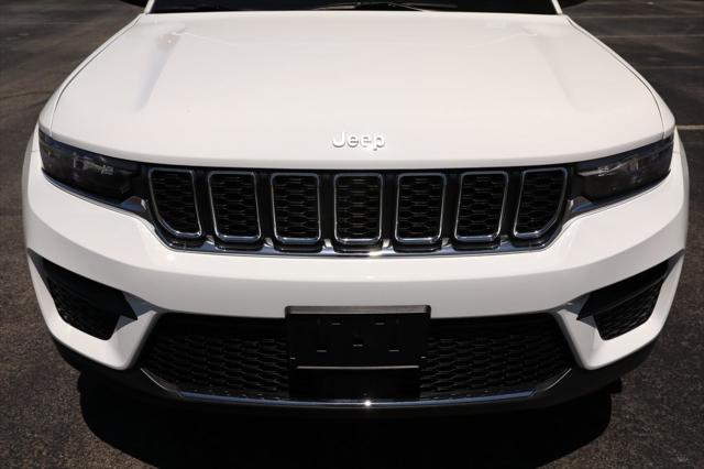 2024 Jeep Grand Cherokee Laredo 4x2