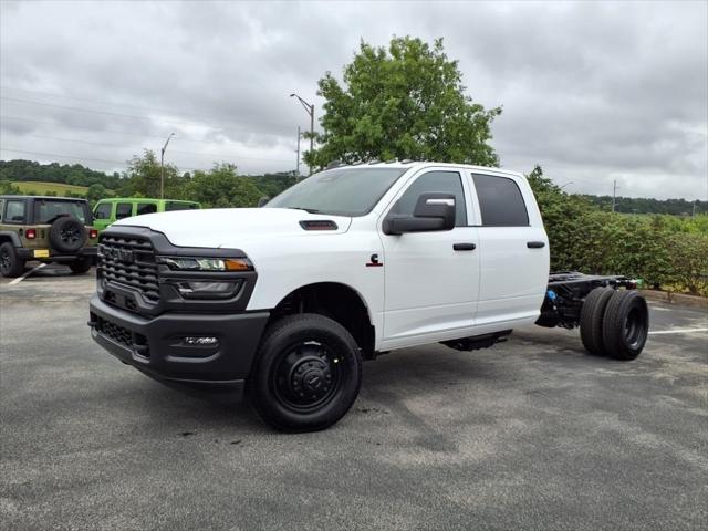 2025 RAM Ram 3500 Chassis Cab RAM 3500 TRADESMAN CREW CAB CHASSIS 4X4 60 CA