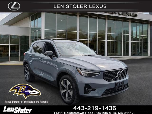 2023 Volvo XC40 B5 Ultimate Dark Theme