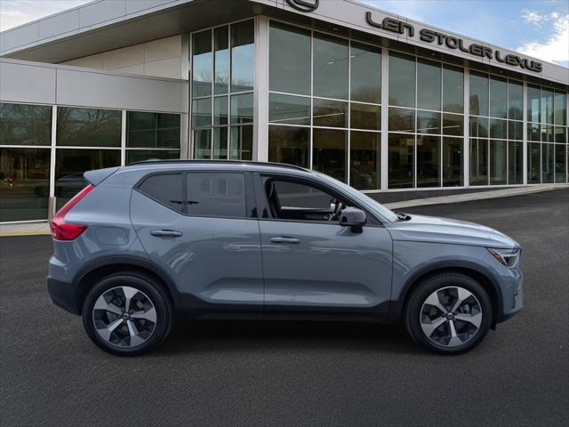 2023 Volvo XC40 B5 Ultimate Dark Theme