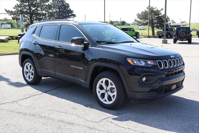 2025 Jeep Compass COMPASS LATITUDE 4X4
