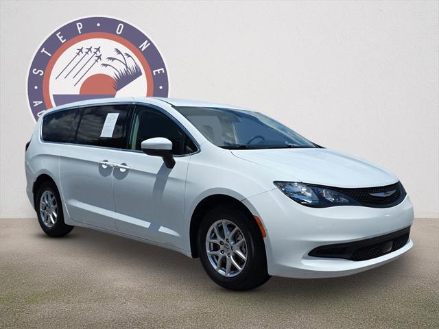 2022 Chrysler Voyager LX