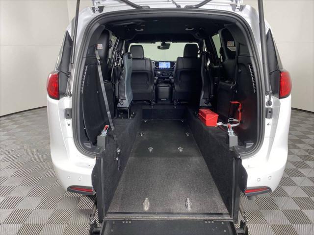 2025 Chrysler Voyager LX