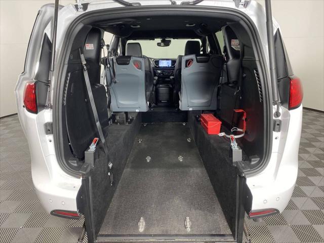 2025 Chrysler Voyager LX